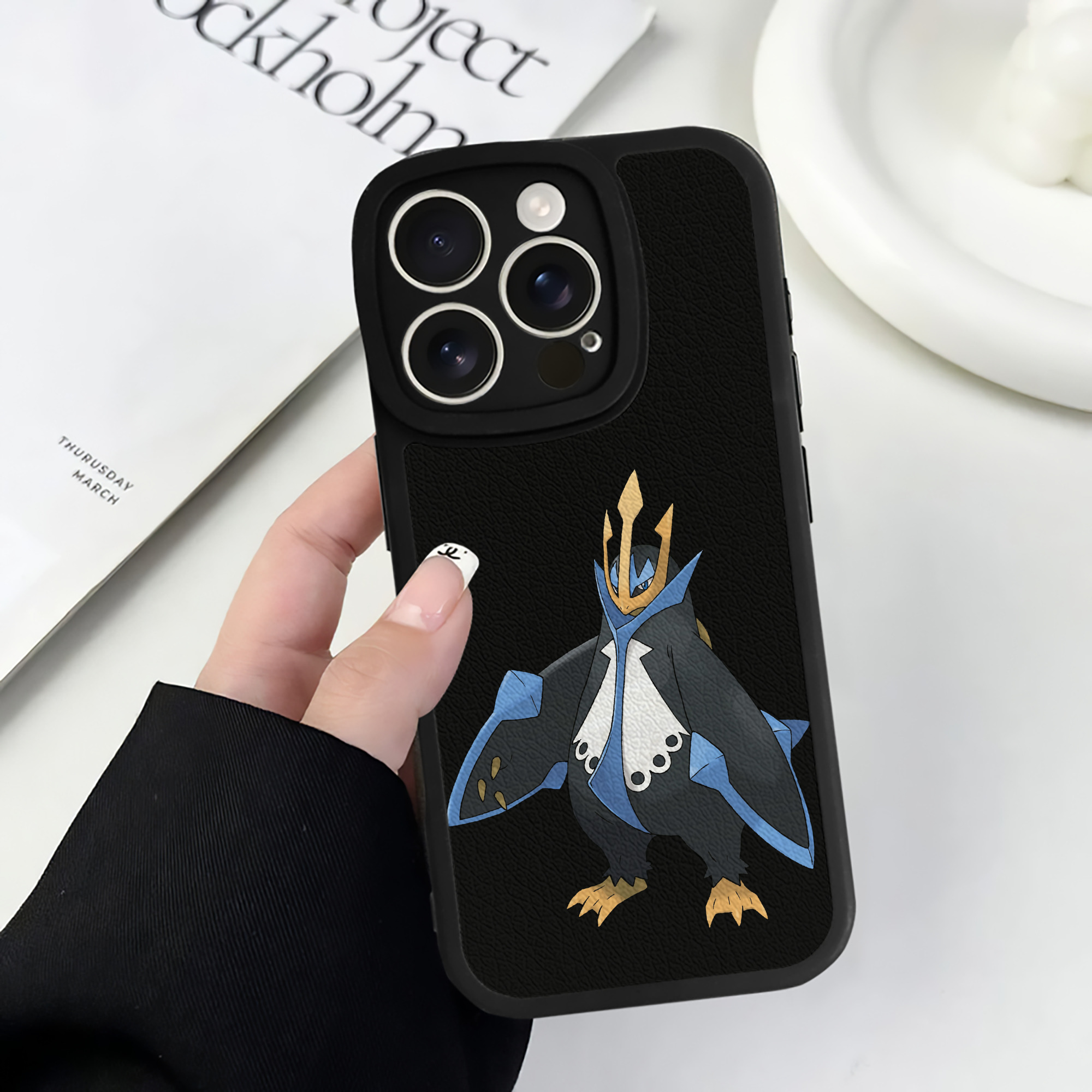 （画像用） ポケットモンスター Pokémon 【iPhone 16シリーズ対応】シリコンスマホケース（レザー調） 材質：シリコン